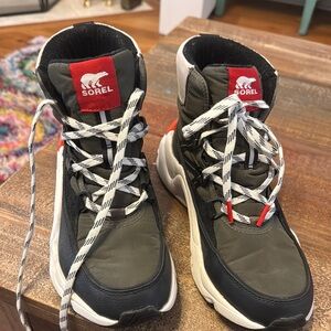 Sorel Black and White High-Top Sneakers with Red Accents size 10 EUC